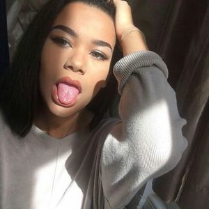 Meet your Posher, Selena